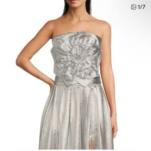 Muse by Marchesa Lotus Metallic Rosette Strapless Corset Top Silver
US 8 NWT